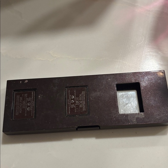 Laura Mercier Blush Duo in Charger/Palette ~ Rose Petal & Heather Pink - Picture 7 of 7